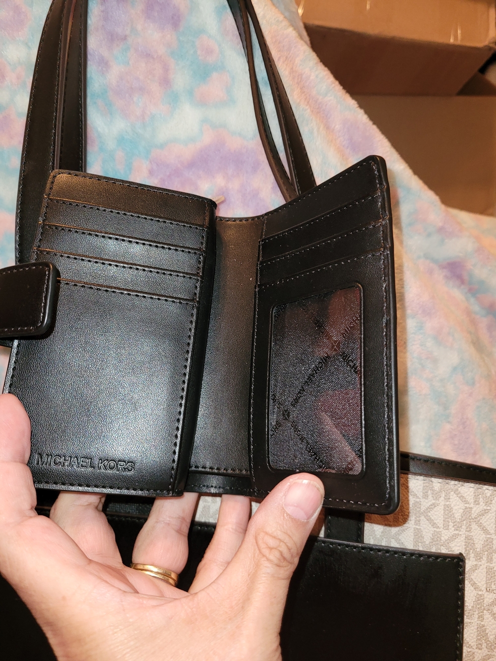 Michael Kors Two-Tone Black & Cream Signature Tote with Matching Wallet - Picture 3 of 8